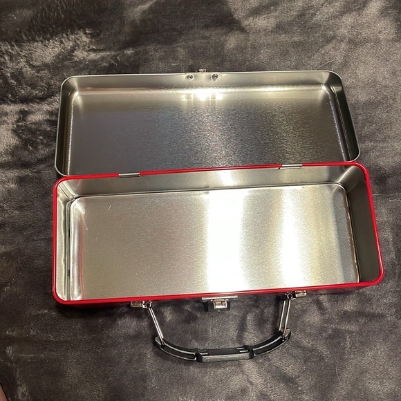 NWT’s Mickey Mouse global icon tin toolbox- w/black plastic handle - Picture 7 of 10